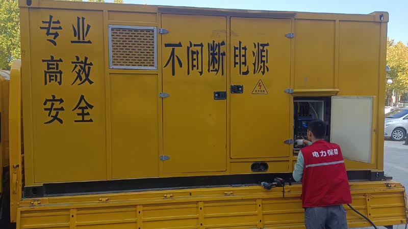 高青柴油发电机组和UPS电源配合使用时，如何避免切换过程中的电力中断？